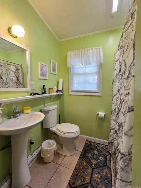 Bath - 512 8th St, Marked Tree, AR 72365 photo 1 of 3