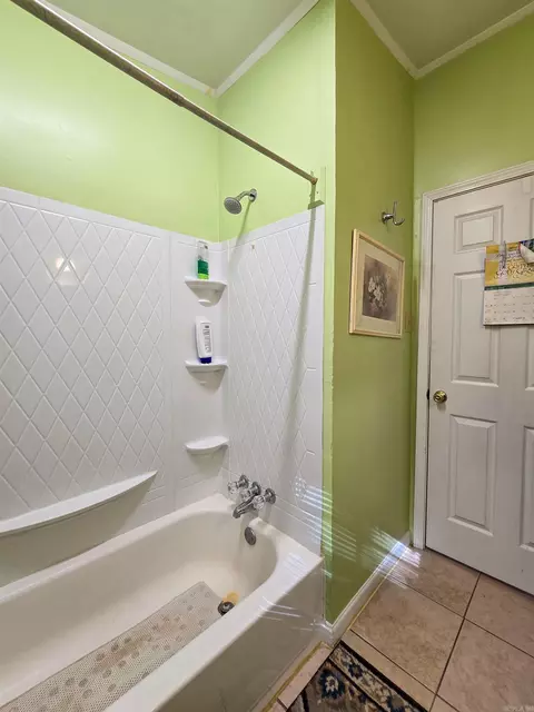Bath - 512 8th St, Marked Tree, AR 72365 photo 2 of 3