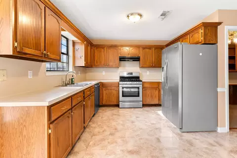 Kitchen - 1004 Silktree Dr, Bryant, AR 72022 photo 3 of 4