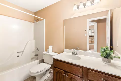 Bath - 1004 Silktree Dr, Bryant, AR 72022 photo 3 of 3
