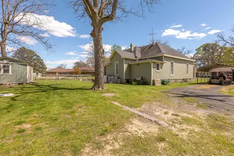 Exterior - 306 E 3rd St, Lonoke, AR 72086 photo 4 of 6