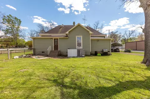 Exterior - 306 E 3rd St, Lonoke, AR 72086 photo 5 of 6