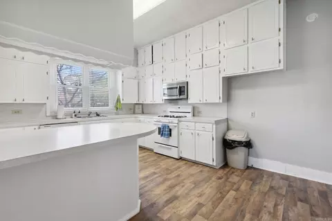 Kitchen - 306 E 3rd St, Lonoke, AR 72086 photo 3 of 4