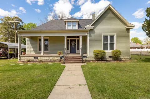 Exterior - 306 E 3rd St, Lonoke, AR 72086 photo 2 of 6