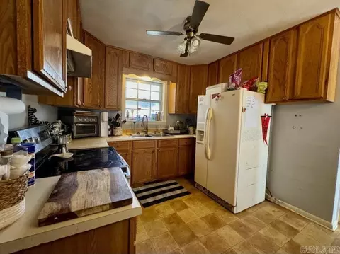 Kitchen - 7663 Midway Rd, Malvern, AR 72104 photo 1 of 1