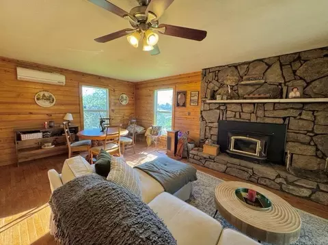 Living - 7663 Midway Rd, Malvern, AR 72104 photo 4 of 5