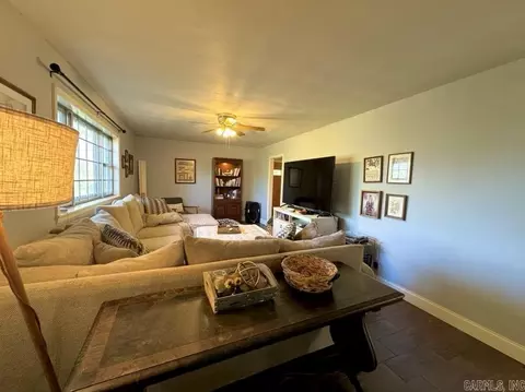 Living - 7663 Midway Rd, Malvern, AR 72104 photo 3 of 5
