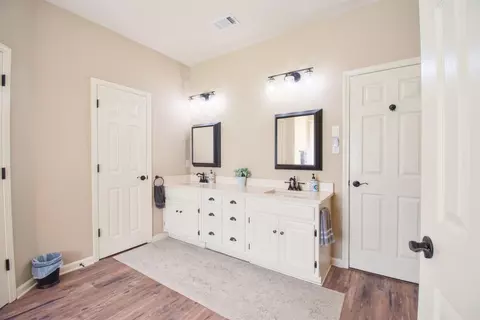 Bath - 165 Pinewood Ln, Beebe, AR 72012 photo 1 of 4