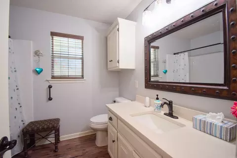 Bath - 165 Pinewood Ln, Beebe, AR 72012 photo 4 of 4