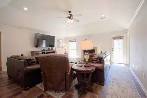 Living - 165 Pinewood Ln, Beebe, AR 72012 photo 2 of 3