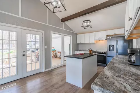 Kitchen - 1051 Toadpole Ln, Sidney, AR 72577 photo 2 of 5
