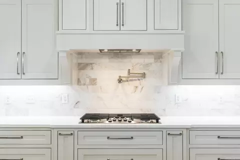 Kitchen - 1675 Dolphin, Conway, AR 72034 photo 3 of 7