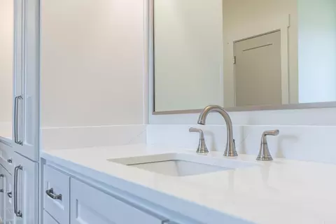Bath - 1675 Dolphin, Conway, AR 72034 photo 6 of 11