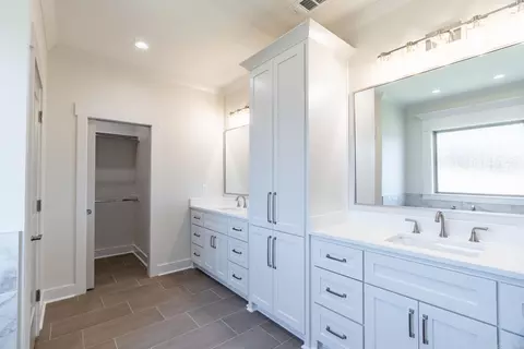 Bath - 1675 Dolphin, Conway, AR 72034 photo 5 of 11