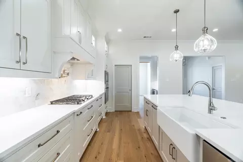 Kitchen - 1675 Dolphin, Conway, AR 72034 photo 5 of 7