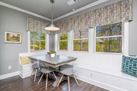 Dining - 5415 Union Sq, Benton, AR 72019 photo 4 of 4