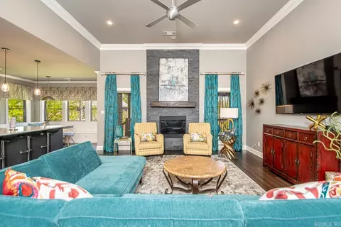 Living - 5415 Union Sq, Benton, AR 72019 photo 1 of 5