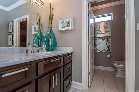 Bath - 5415 Union Sq, Benton, AR 72019 photo 1 of 10