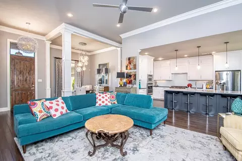 Living - 5415 Union Sq, Benton, AR 72019 photo 3 of 5