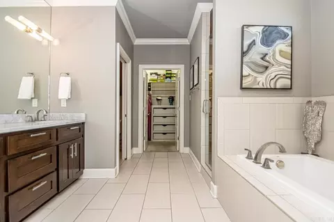 Bath - 5415 Union Sq, Benton, AR 72019 photo 5 of 10
