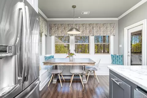 Dining - 5415 Union Sq, Benton, AR 72019 photo 3 of 4