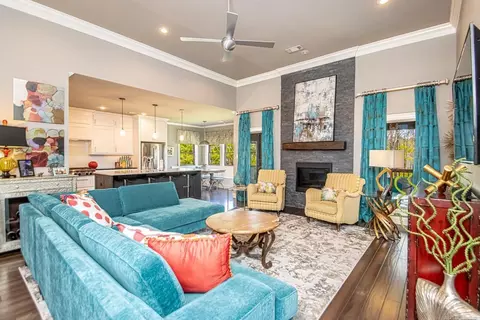 Living - 5415 Union Sq, Benton, AR 72019 photo 2 of 5
