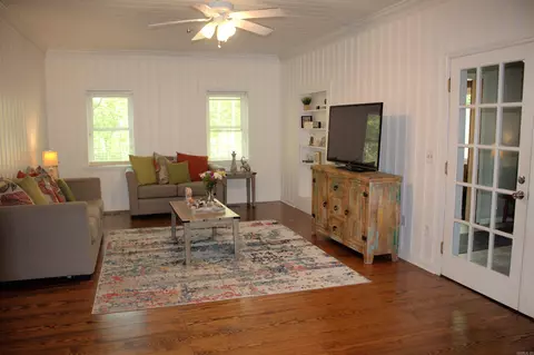 Living - 1312 W 35th Ave, Pine Bluff, AR 71601 photo 3 of 5