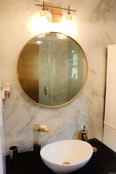 Bath - 1312 W 35th Ave, Pine Bluff, AR 71601 photo 2 of 3