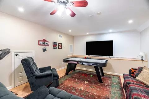Living - 1317 Vanderbuilt Dr, Benton, AR 72019 photo 4 of 5