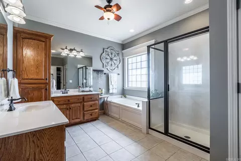 Bath - 1317 Vanderbuilt Dr, Benton, AR 72019 photo 1 of 6