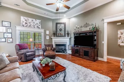 Living - 1317 Vanderbuilt Dr, Benton, AR 72019 photo 2 of 5