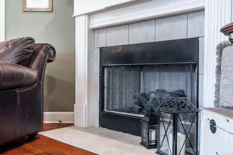 Living - 1317 Vanderbuilt Dr, Benton, AR 72019 photo 3 of 5