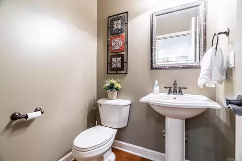 Bath - 1317 Vanderbuilt Dr, Benton, AR 72019 photo 5 of 6