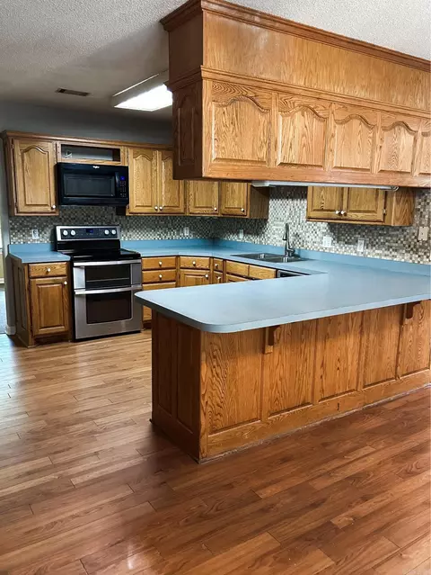 Kitchen - 660 Ford Dr, Malvern, AR 72104 photo 1 of 4