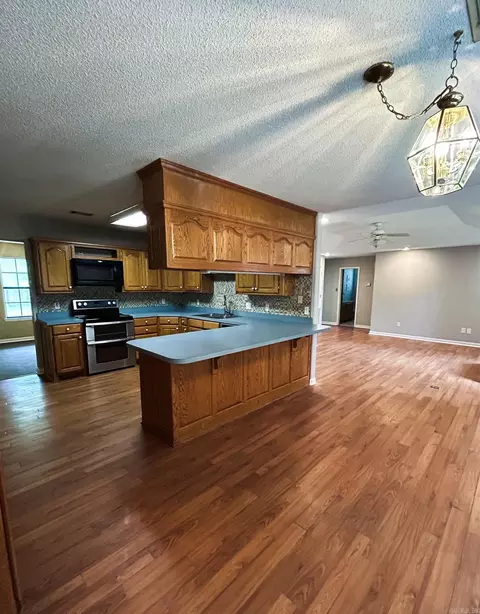 Kitchen - 660 Ford Dr, Malvern, AR 72104 photo 2 of 4