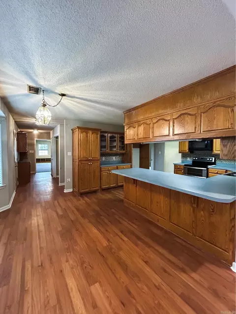 Kitchen - 660 Ford Dr, Malvern, AR 72104 photo 3 of 4