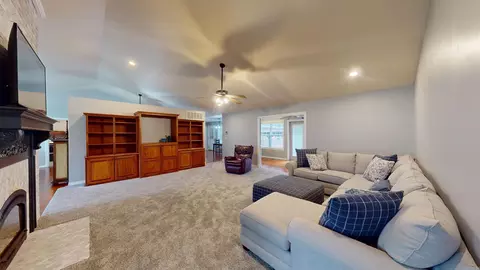 Living - 105 Long Meadow Dr, De Queen, AR 71832 photo 1 of 1