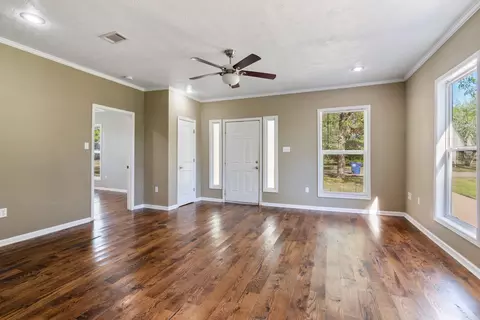 Living - 223 Mitchell St, Conway, AR 72034 photo 3 of 4