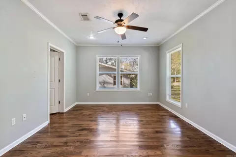 Living - 223 Mitchell St, Conway, AR 72034 photo 4 of 4