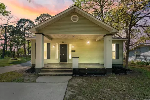 Exterior - 223 Mitchell St, Conway, AR 72034 photo 2 of 15