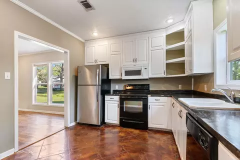 Kitchen - 223 Mitchell St, Conway, AR 72034 photo 2 of 3