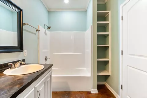Bath - 223 Mitchell St, Conway, AR 72034 photo 2 of 5