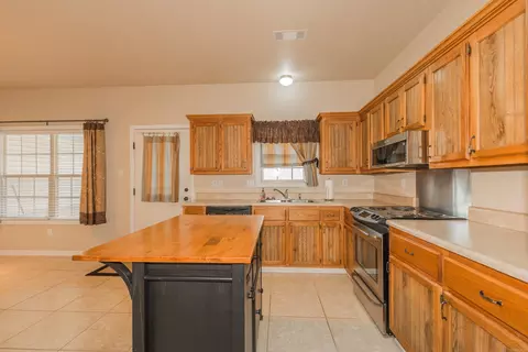 Kitchen - 206 Campbell Dr, Beebe, AR 72012 photo 3 of 4