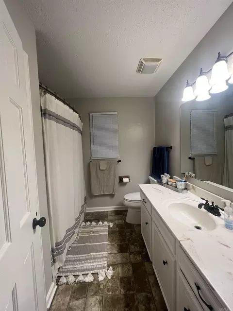 Bath - 2003 N Fox Trl, Benton, AR 72019 photo 4 of 4
