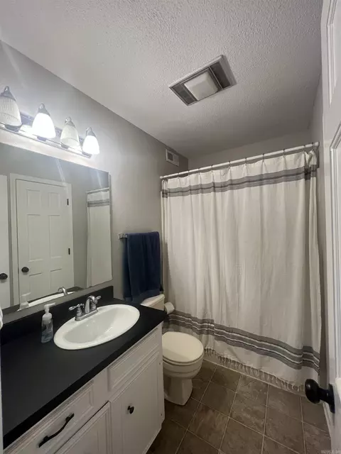 Bath - 2003 N Fox Trl, Benton, AR 72019 photo 2 of 4