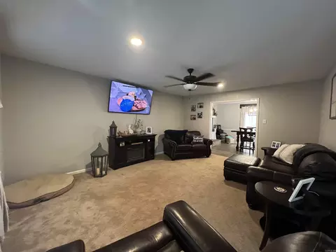Living - 2003 N Fox Trl, Benton, AR 72019 photo 2 of 4