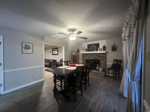 Dining - 2003 N Fox Trl, Benton, AR 72019 photo 1 of 3
