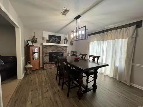 Dining - 2003 N Fox Trl, Benton, AR 72019 photo 2 of 3