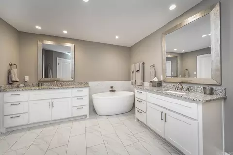 Bath - 1560 Cypress Point St, Cabot, AR 72023 photo 2 of 5