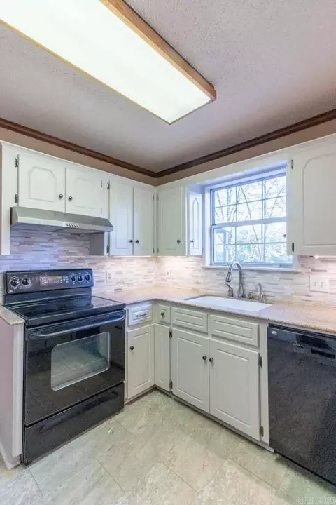 Kitchen - 41 Ridge Rd, Cabot, AR 72023 photo 2 of 4